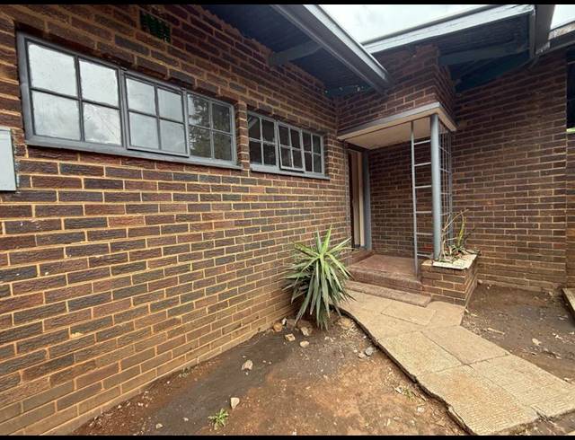 3 BEDROOM HOUSE FOR SALE IN VANDERBIJLPARK CW 5